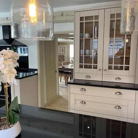 Elegant Oak Beamed House In Pretty Village - Cambridge Homehost Buckden  Екстер'єр фото