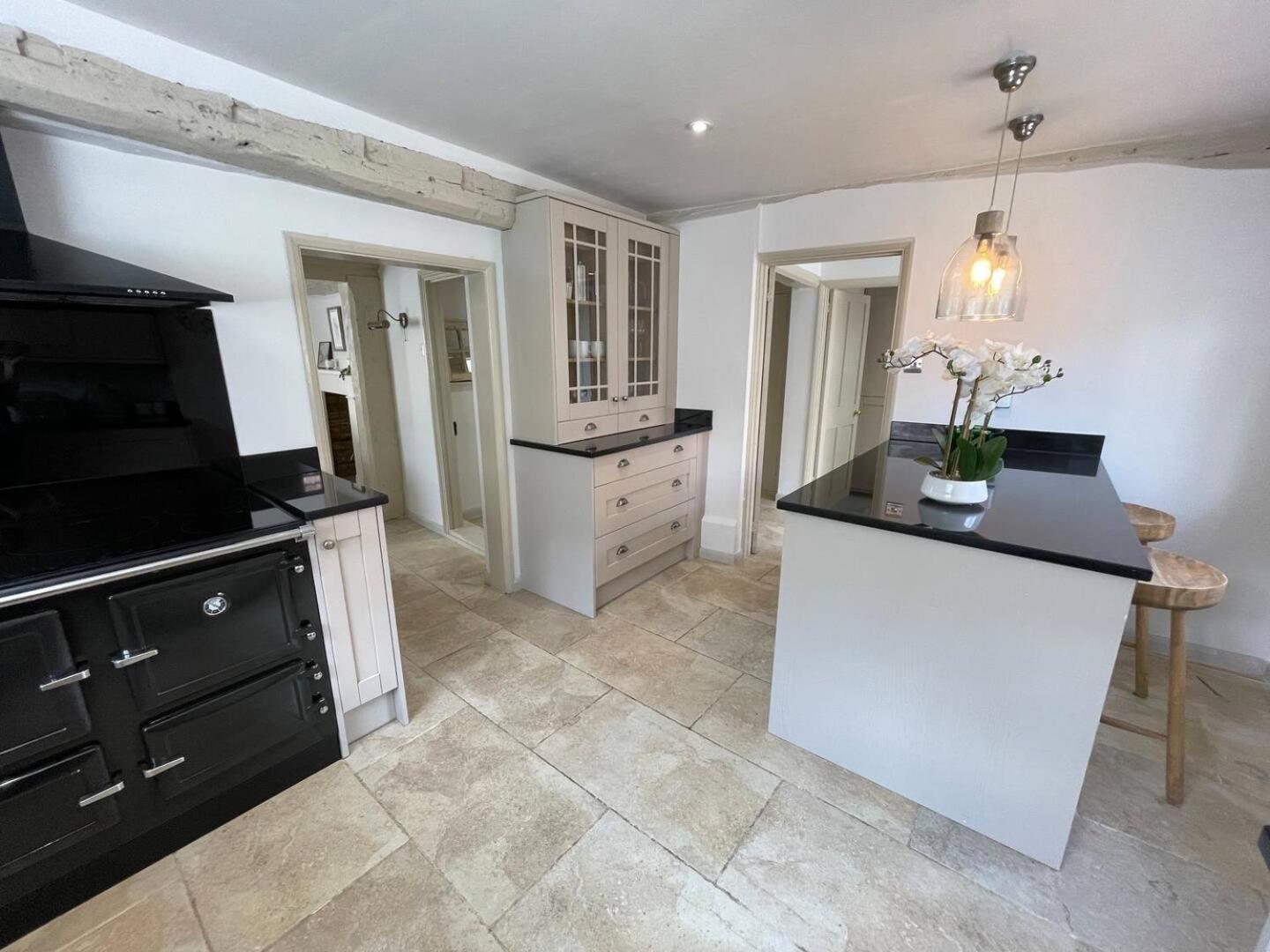 Elegant Oak Beamed House In Pretty Village - Cambridge Homehost Buckden  Екстер'єр фото