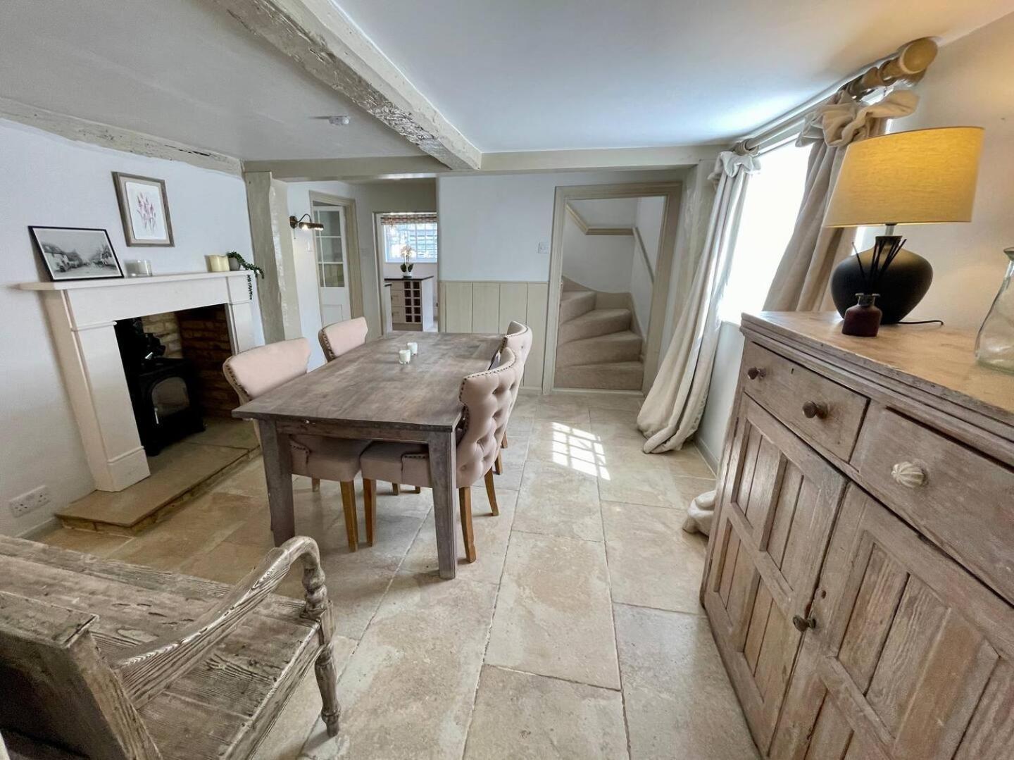 Elegant Oak Beamed House In Pretty Village - Cambridge Homehost Buckden  Екстер'єр фото