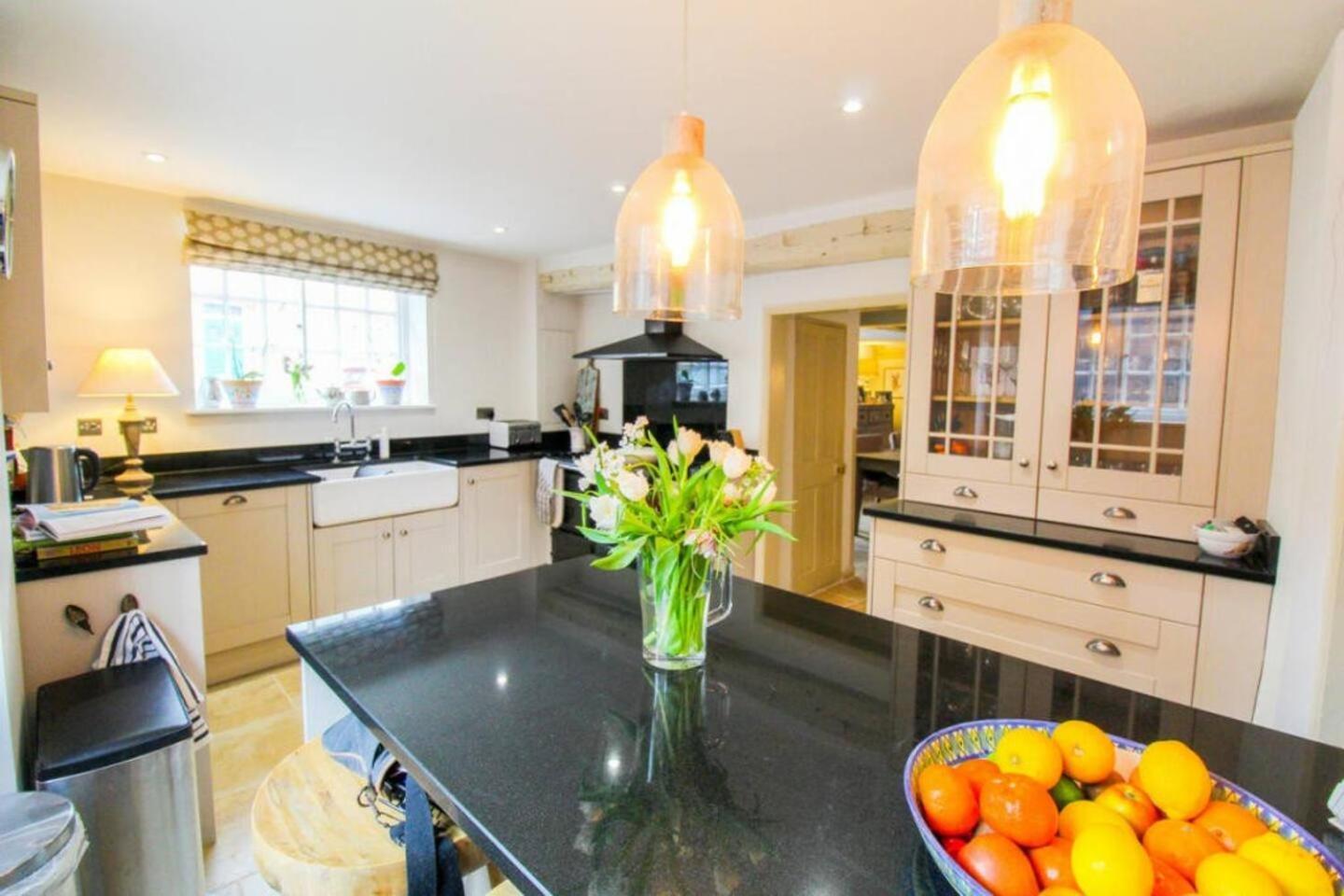 Elegant Oak Beamed House In Pretty Village - Cambridge Homehost Buckden  Екстер'єр фото